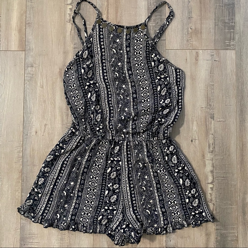 AMERICAN EAGLE Super cute romper. 💕💕